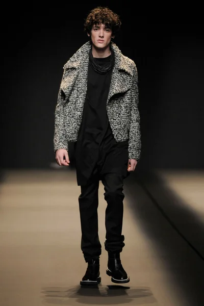 Look 25